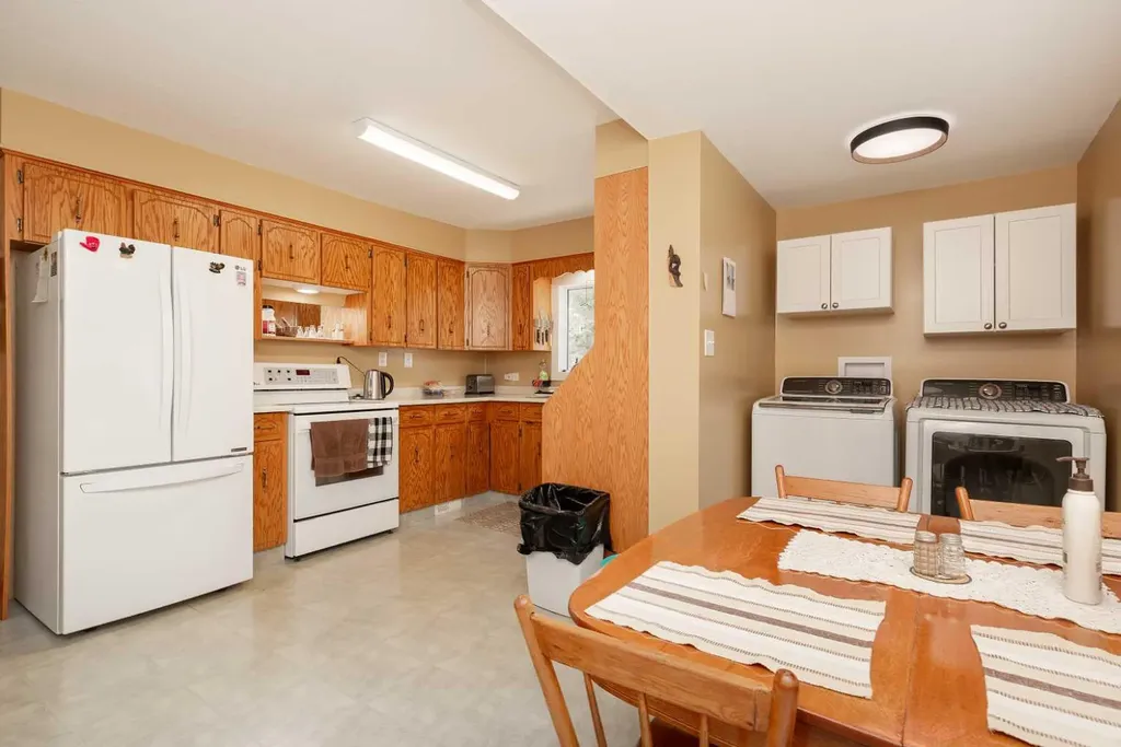 606 5 Street Warner AB T0K 2L0