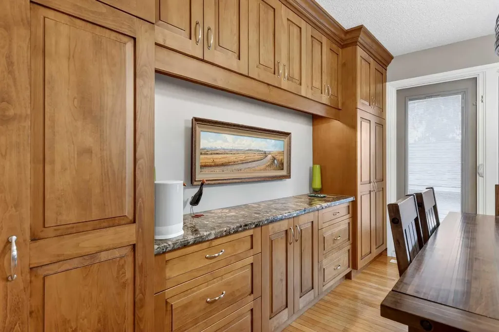 10640 Oakmoor Way SW Calgary AB T2W 2H8