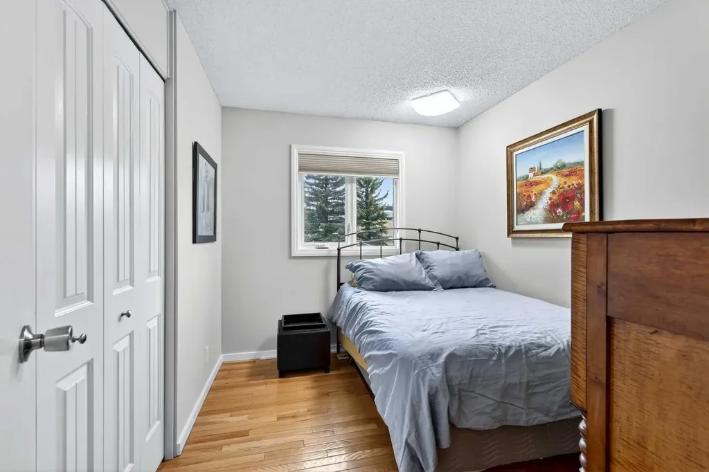 10640 Oakmoor Way SW Calgary AB T2W 2H8