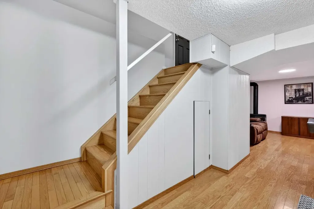 10640 Oakmoor Way SW Calgary AB T2W 2H8