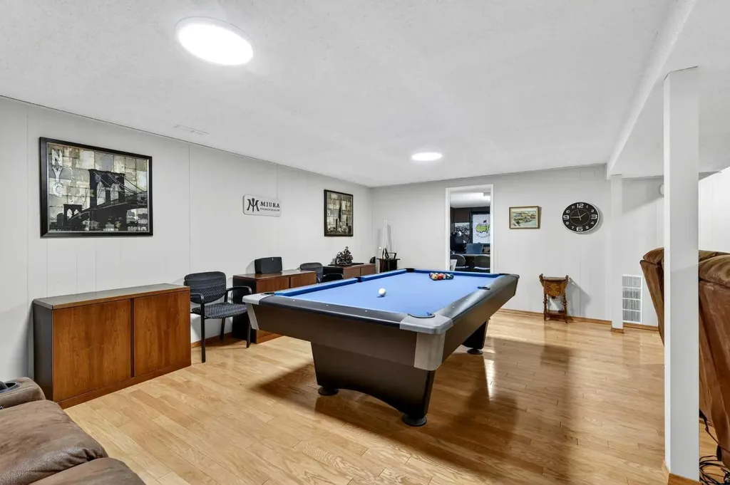 10640 Oakmoor Way SW Calgary AB T2W 2H8