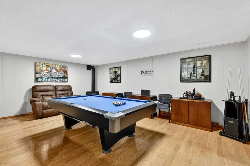 10640 Oakmoor Way SW Calgary AB T2W 2H8
