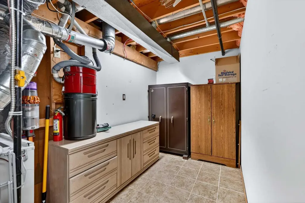 10640 Oakmoor Way SW Calgary AB T2W 2H8