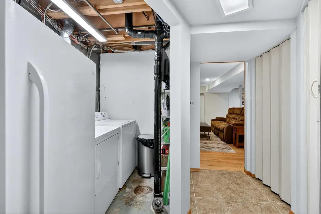 10640 Oakmoor Way SW Calgary AB T2W 2H8