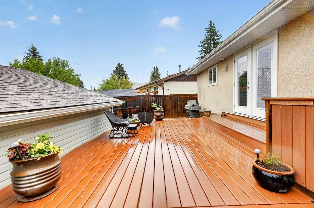 10640 Oakmoor Way SW Calgary AB T2W 2H8