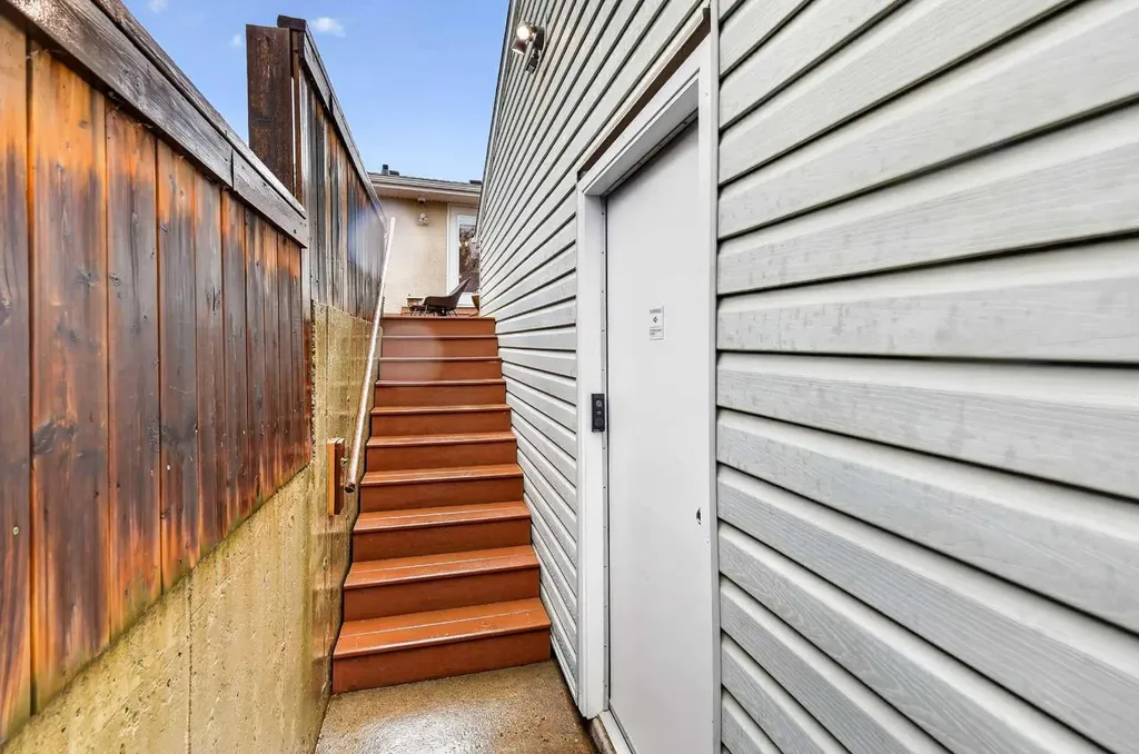 10640 Oakmoor Way SW Calgary AB T2W 2H8