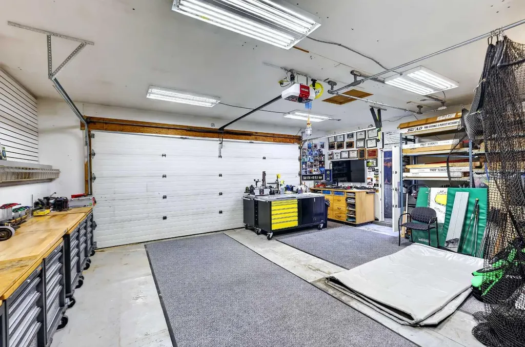 10640 Oakmoor Way SW Calgary AB T2W 2H8