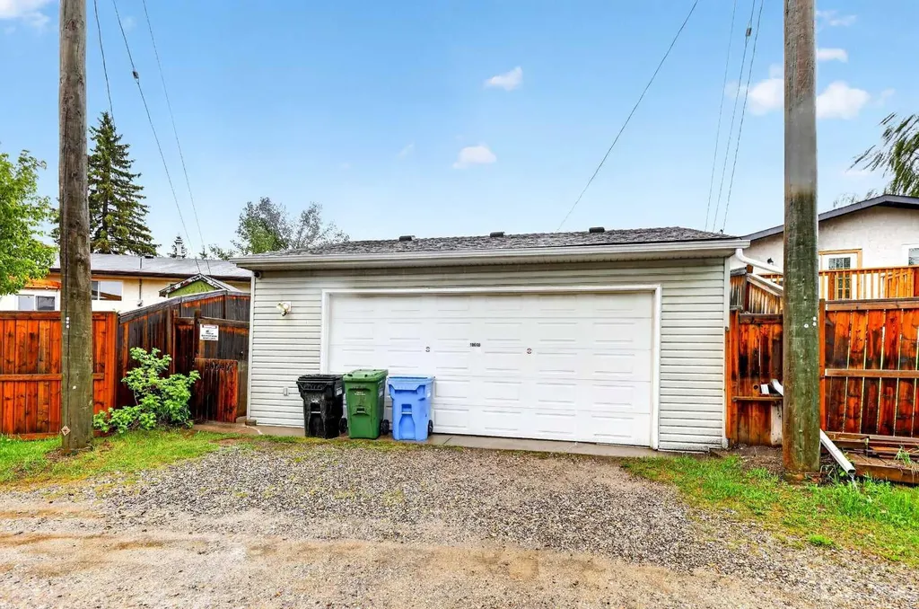 10640 Oakmoor Way SW Calgary AB T2W 2H8