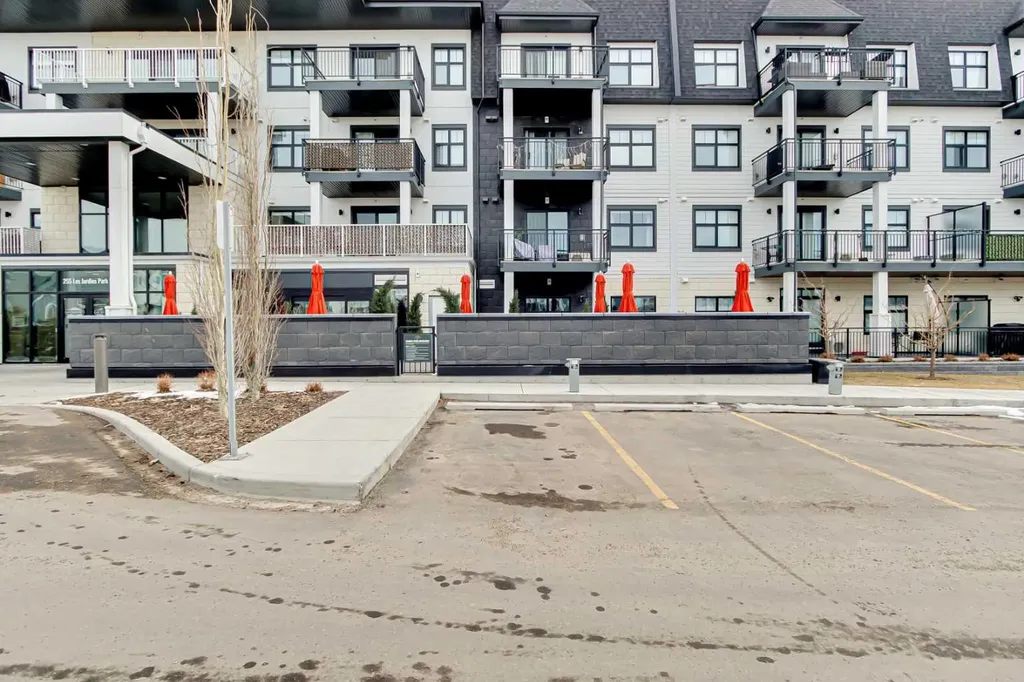 255 Les Jardins Park SE Calgary AB T2C5W9