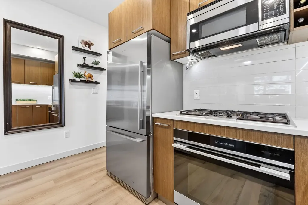 323 20 Avenue SW Calgary AB T2S 2G5