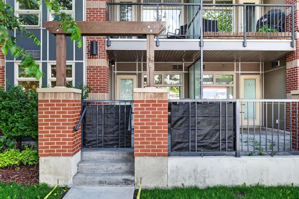 323 20 Avenue SW Calgary AB T2S 2G5
