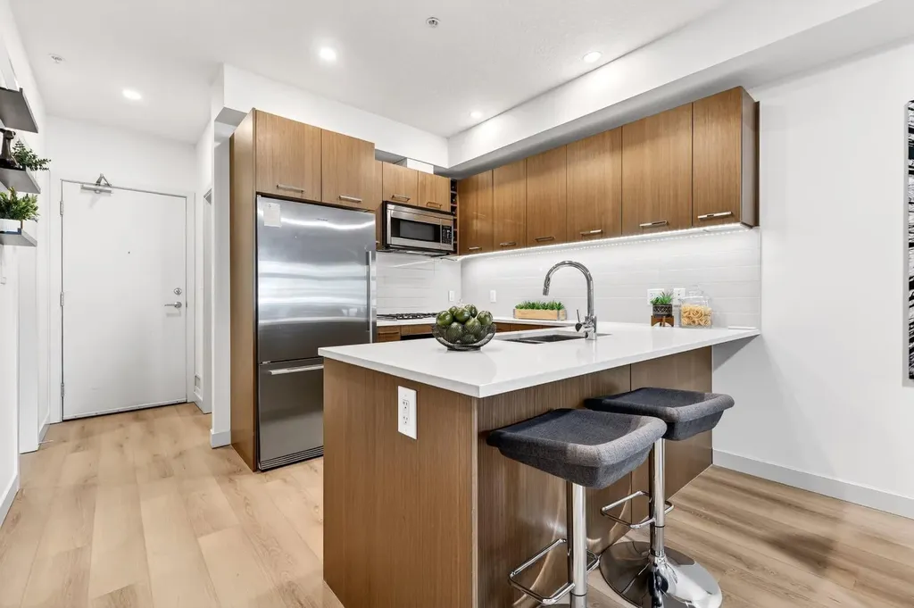 323 20 Avenue SW Calgary AB T2S 2G5