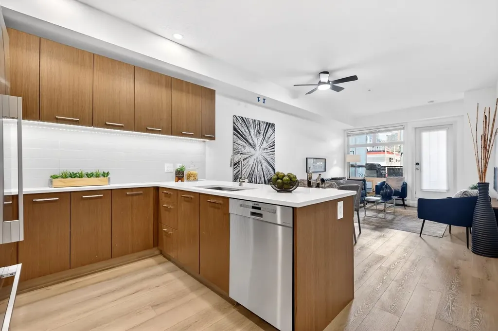 323 20 Avenue SW Calgary AB T2S 2G5
