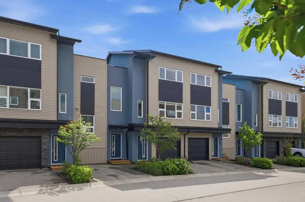 220 Covecreek Circle NE Calgary AB T3K 0W6