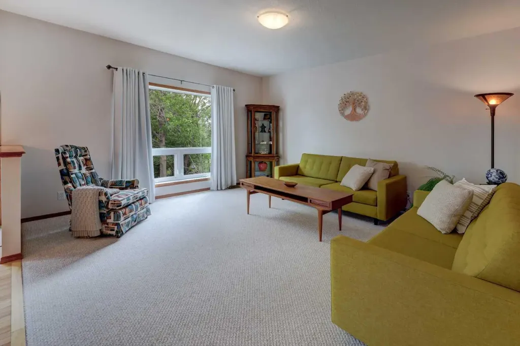 123 Hillview Road Strathmore AB T1P 1W2