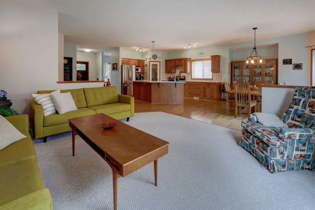 123 Hillview Road Strathmore AB T1P 1W2