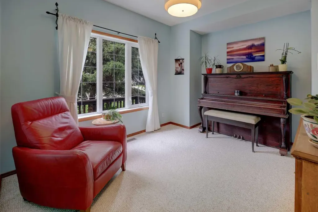 123 Hillview Road Strathmore AB T1P 1W2