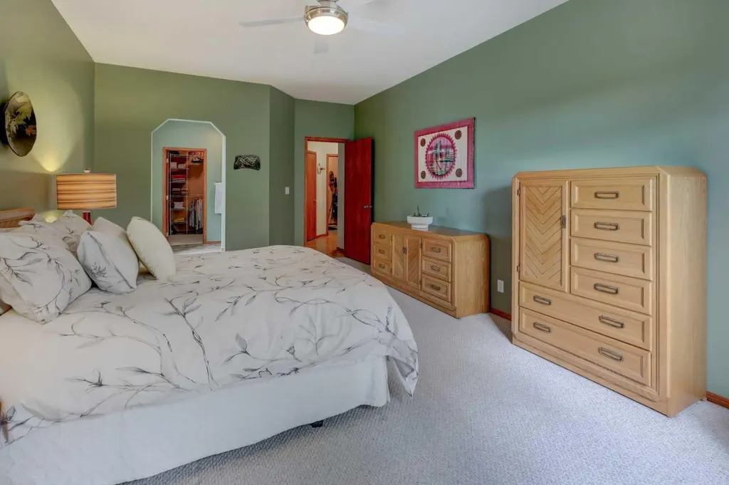 123 Hillview Road Strathmore AB T1P 1W2