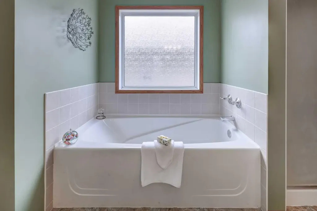 123 Hillview Road Strathmore AB T1P 1W2