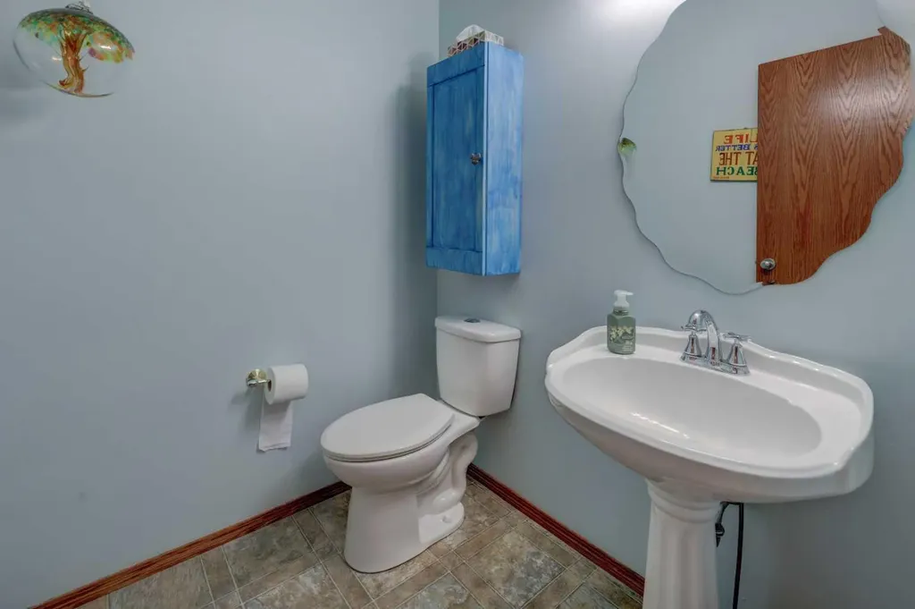 123 Hillview Road Strathmore AB T1P 1W2
