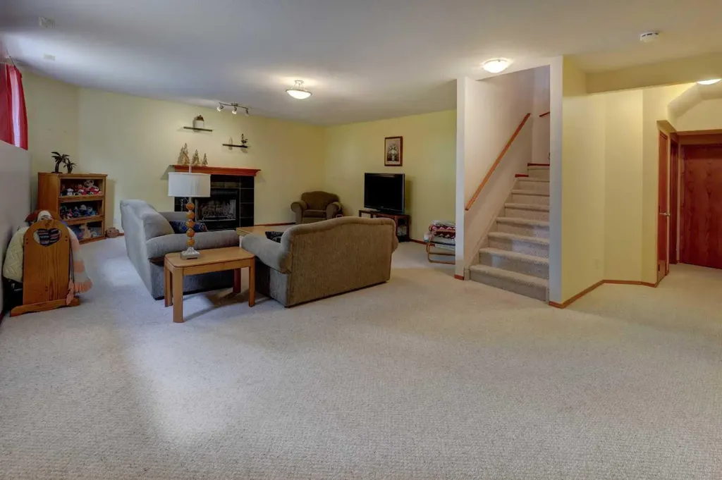 123 Hillview Road Strathmore AB T1P 1W2