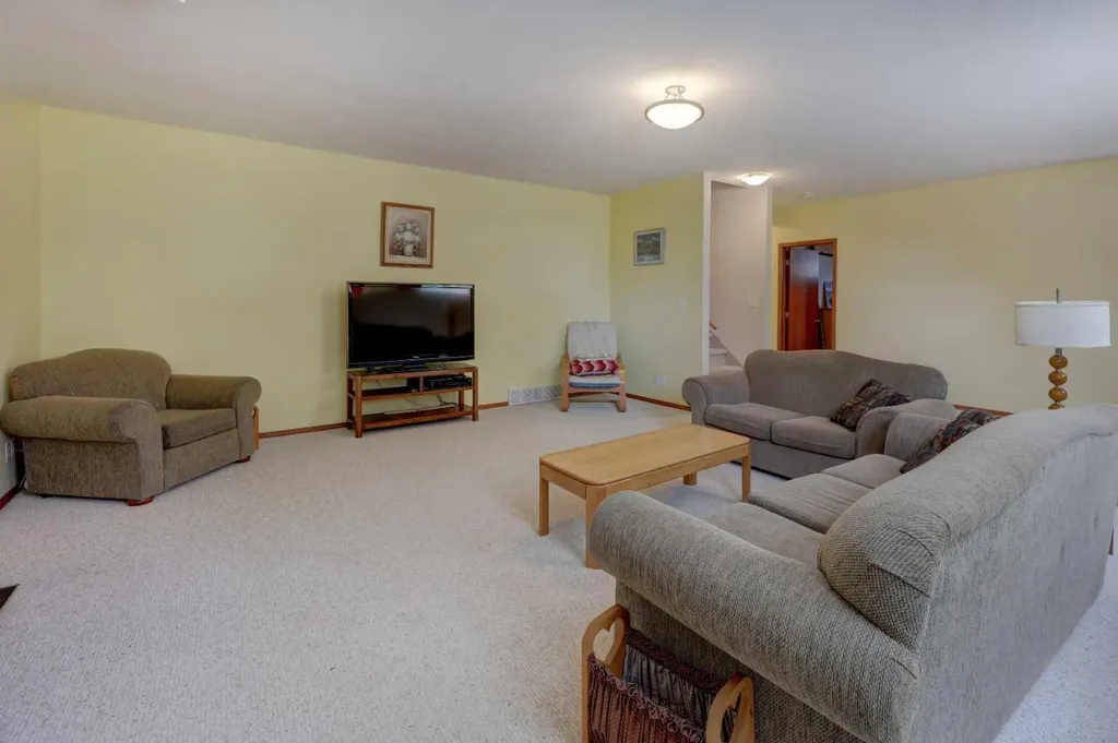 123 Hillview Road Strathmore AB T1P 1W2