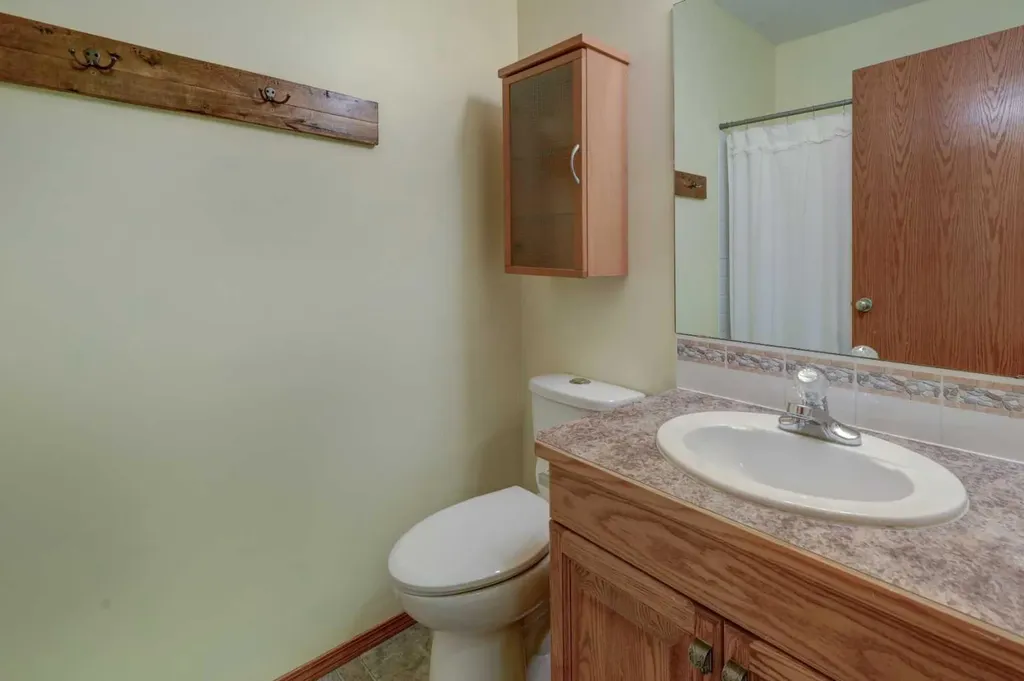 123 Hillview Road Strathmore AB T1P 1W2