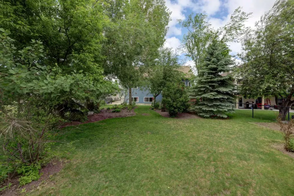 123 Hillview Road Strathmore AB T1P 1W2