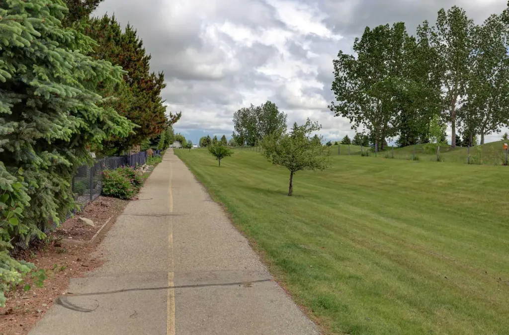 123 Hillview Road Strathmore AB T1P 1W2