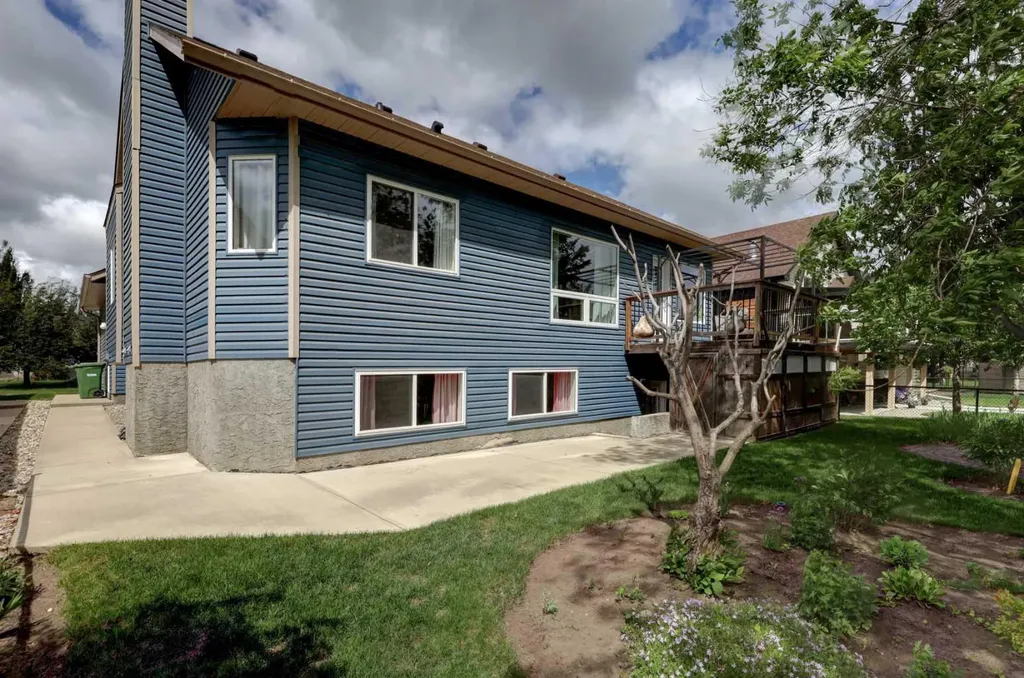 123 Hillview Road Strathmore AB T1P 1W2