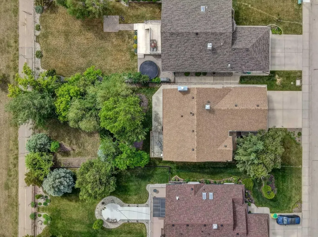 123 Hillview Road Strathmore AB T1P 1W2