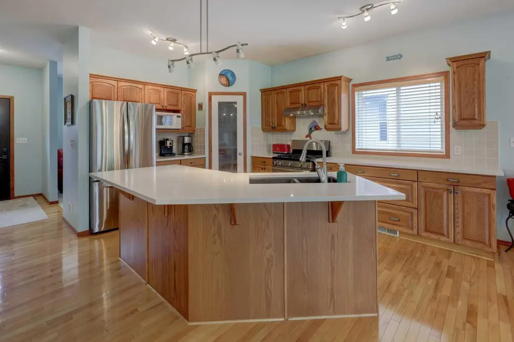 123 Hillview Road Strathmore AB T1P 1W2
