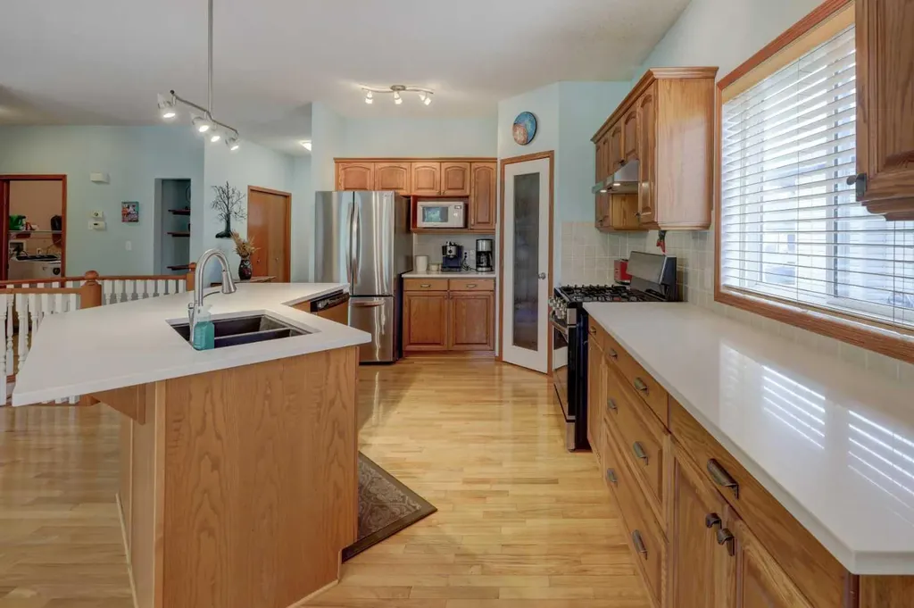 123 Hillview Road Strathmore AB T1P 1W2