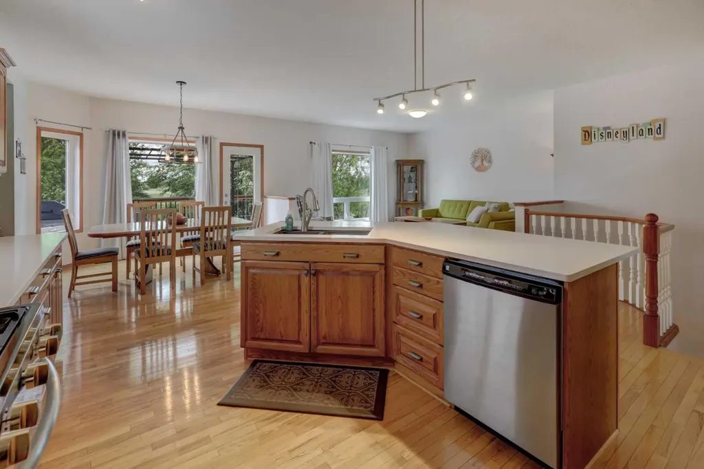 123 Hillview Road Strathmore AB T1P 1W2