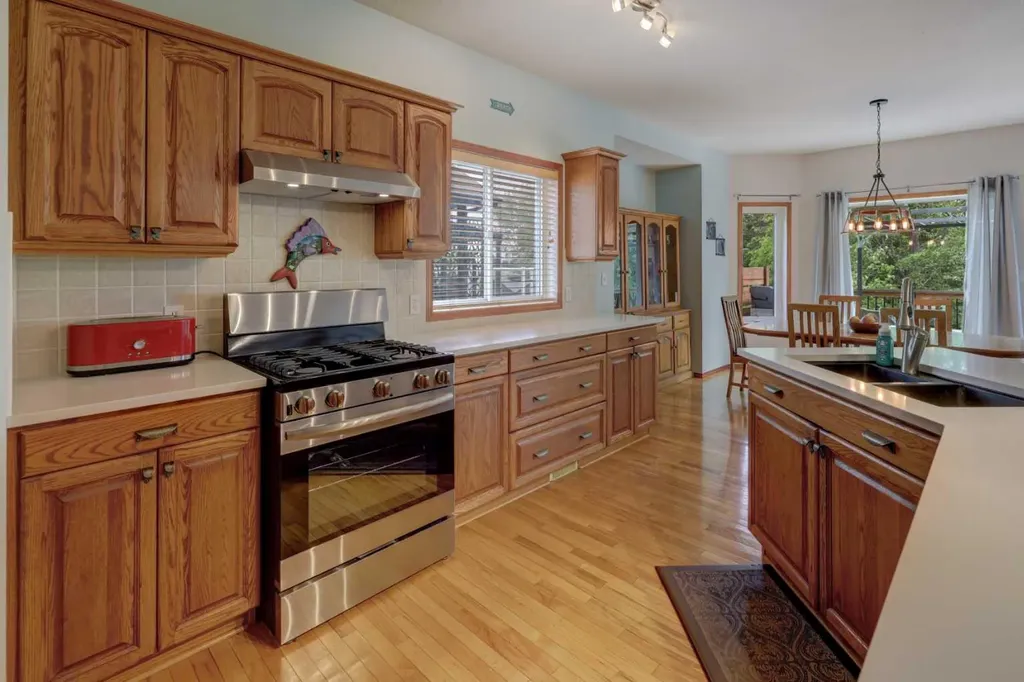 123 Hillview Road Strathmore AB T1P 1W2