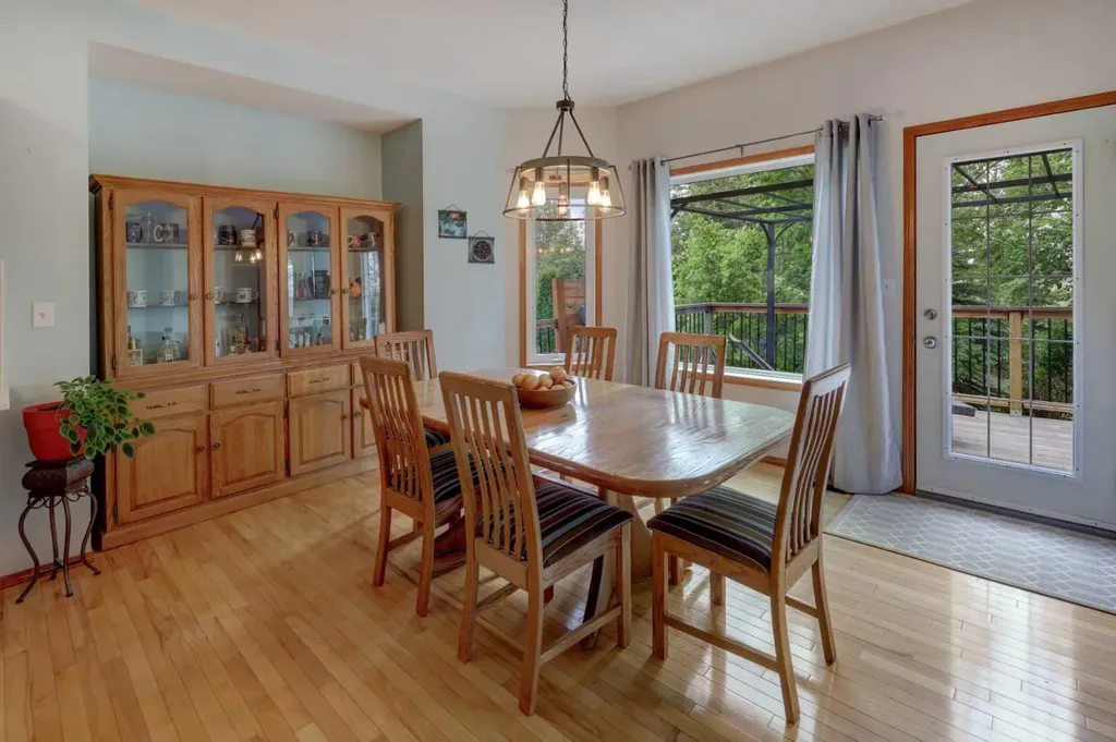 123 Hillview Road Strathmore AB T1P 1W2