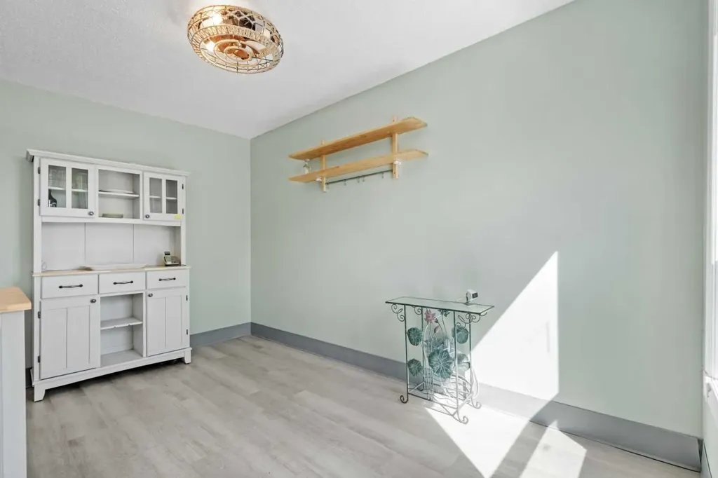 6646 Huntsbay Road NW Calgary AB T2K 4R3