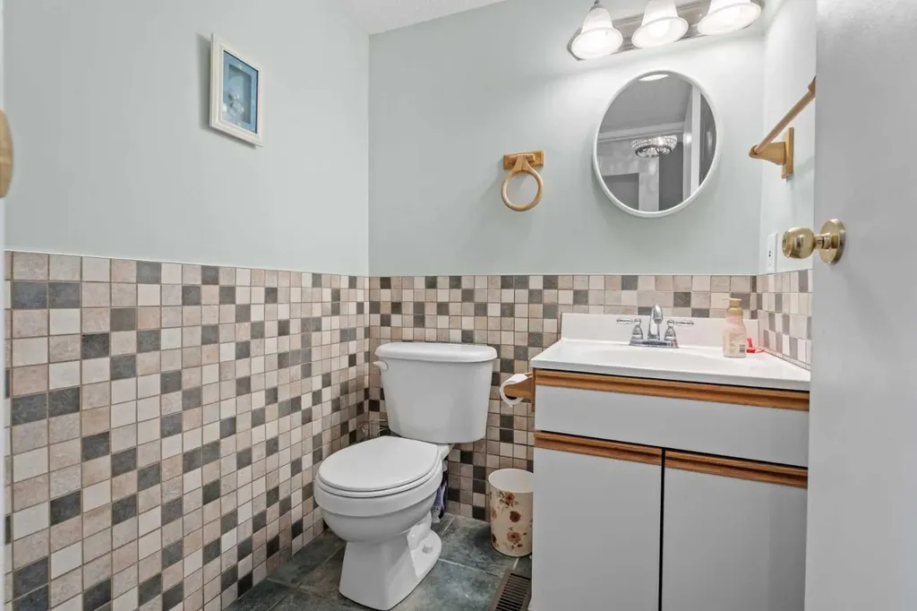 6646 Huntsbay Road NW Calgary AB T2K 4R3