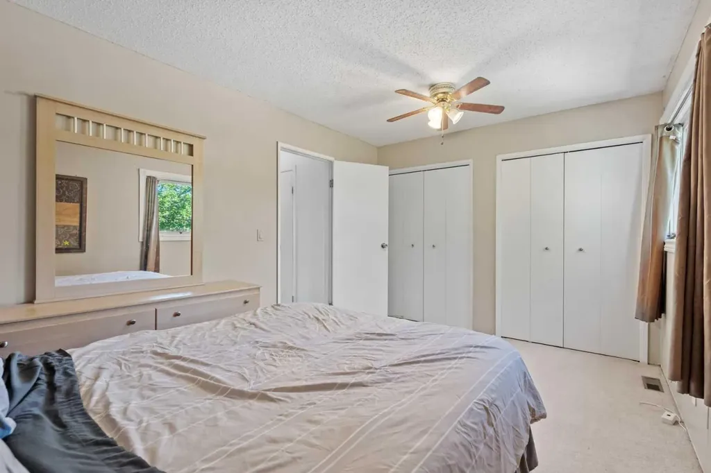 6646 Huntsbay Road NW Calgary AB T2K 4R3