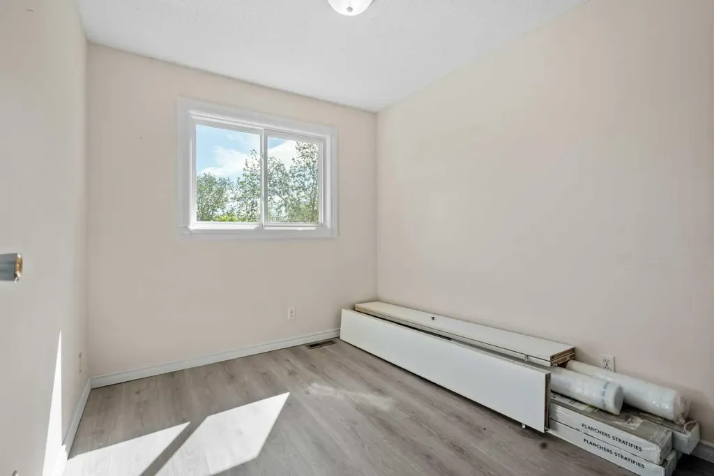 6646 Huntsbay Road NW Calgary AB T2K 4R3