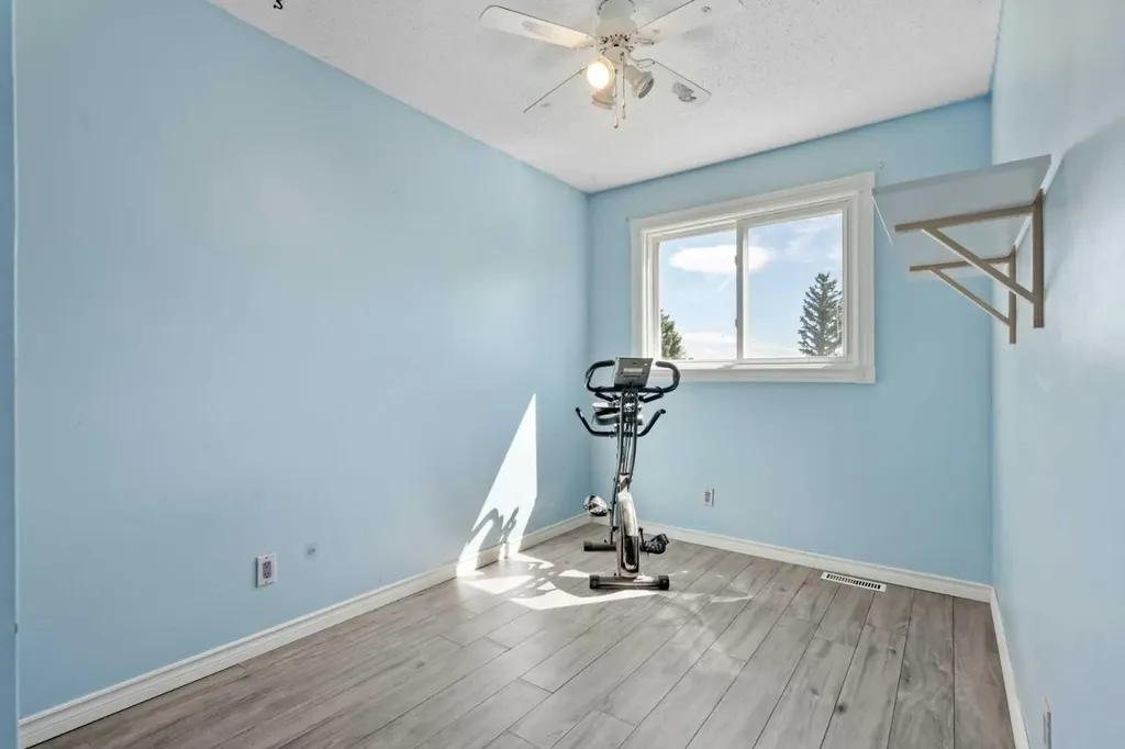 6646 Huntsbay Road NW Calgary AB T2K 4R3