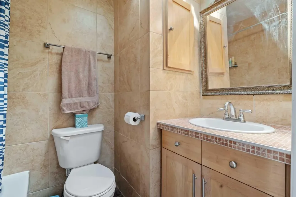 6646 Huntsbay Road NW Calgary AB T2K 4R3
