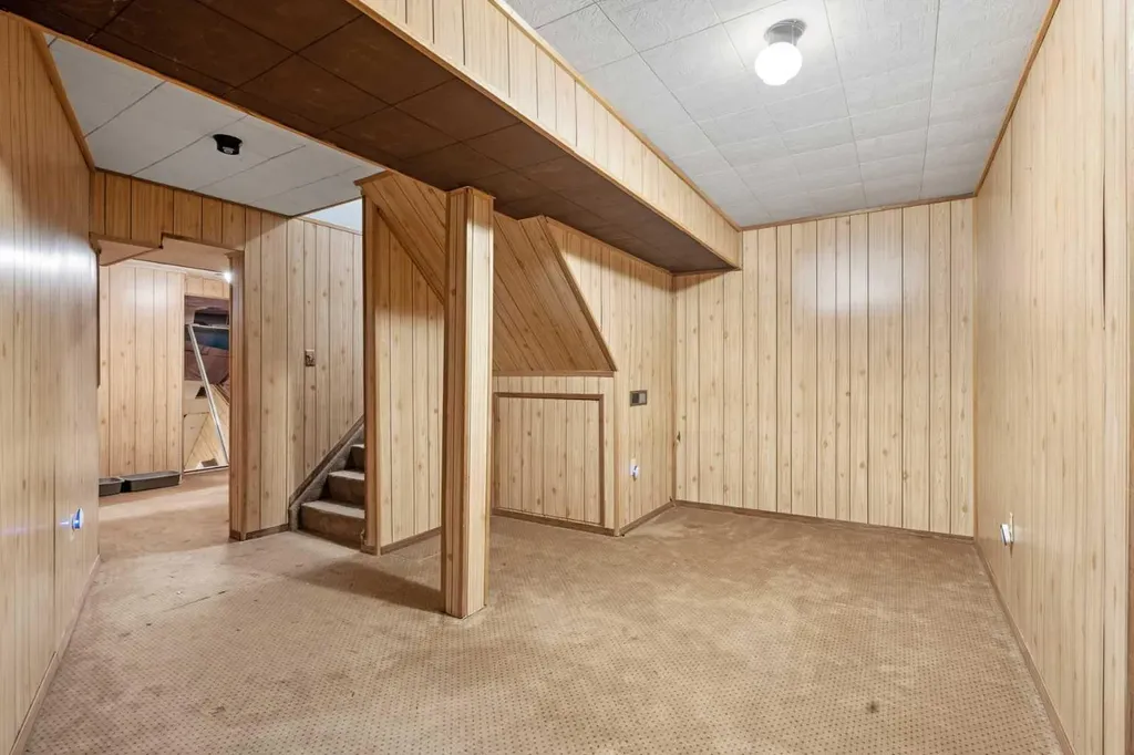 6646 Huntsbay Road NW Calgary AB T2K 4R3