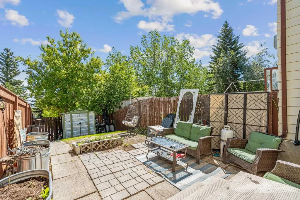 6646 Huntsbay Road NW Calgary AB T2K 4R3