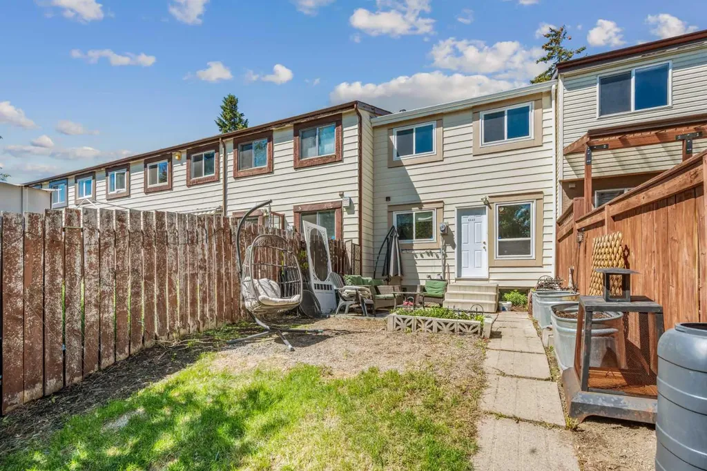 6646 Huntsbay Road NW Calgary AB T2K 4R3