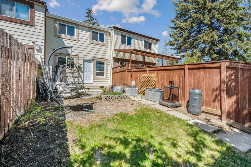 6646 Huntsbay Road NW Calgary AB T2K 4R3