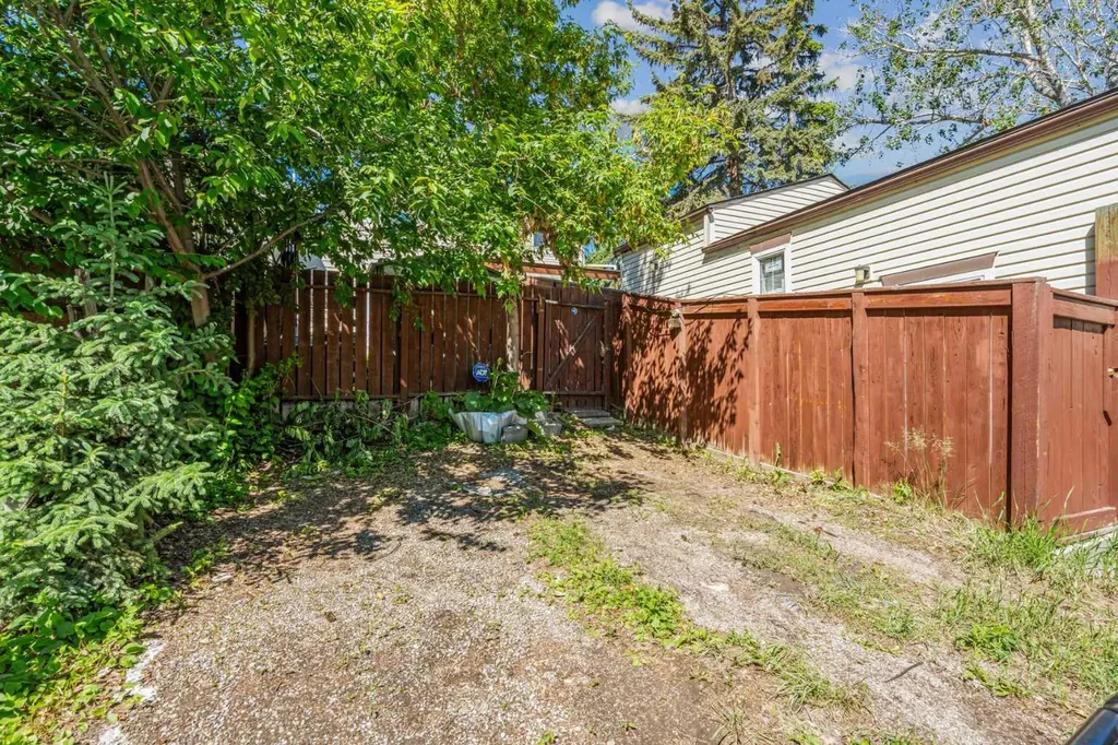 6646 Huntsbay Road NW Calgary AB T2K 4R3