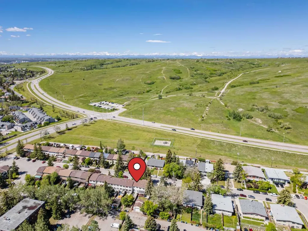 6646 Huntsbay Road NW Calgary AB T2K 4R3