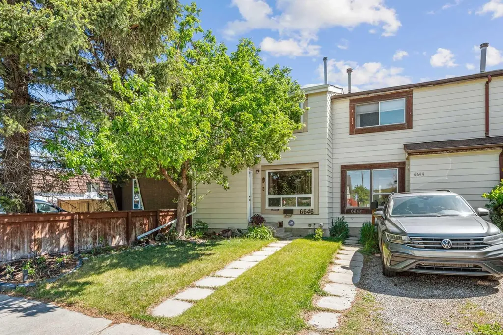 6646 Huntsbay Road NW Calgary AB T2K 4R3