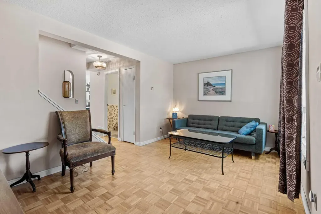 6646 Huntsbay Road NW Calgary AB T2K 4R3